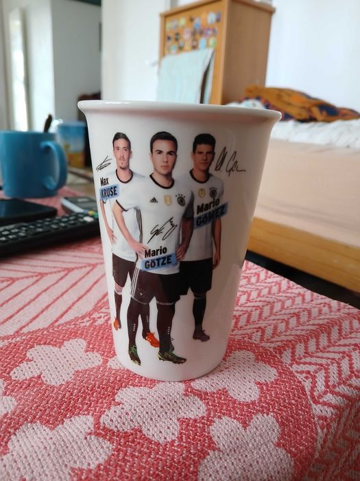 Порцеланови чаши