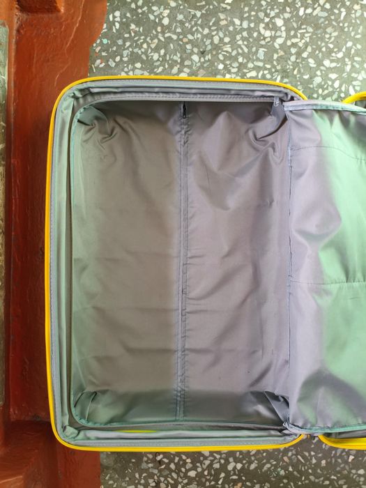 Продам дорожный чемодан