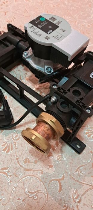 Циркулационна Електрическа помпа WILO PARA KU 15/6-43 /SC + Колектор