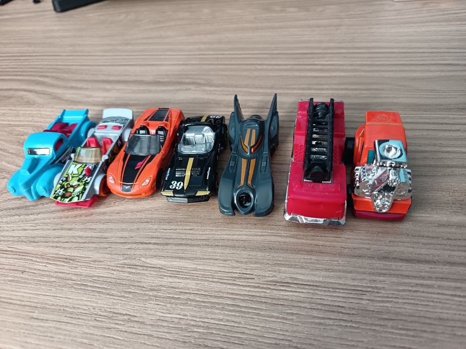 Машинки hot wheels