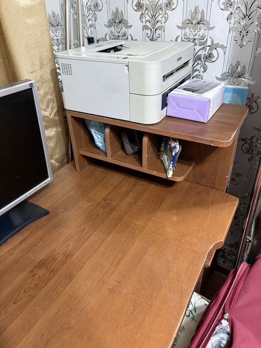 Продаю письменный стол