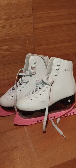 Фигурные коньки.