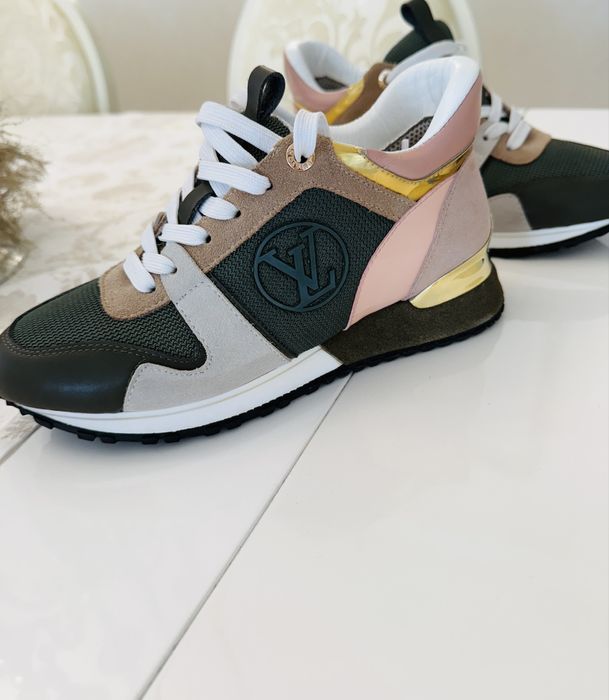 Sneakersi foarte comozi LV