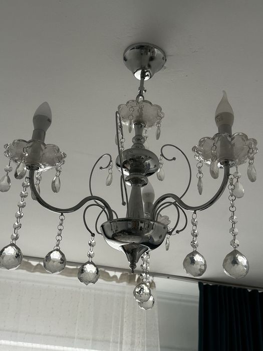 Продаю люстры. Очень красивые