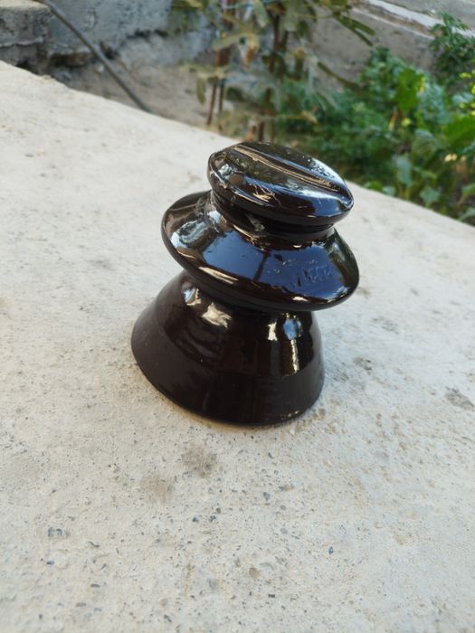 Elektriklar ishlatadigan izolyatorlar