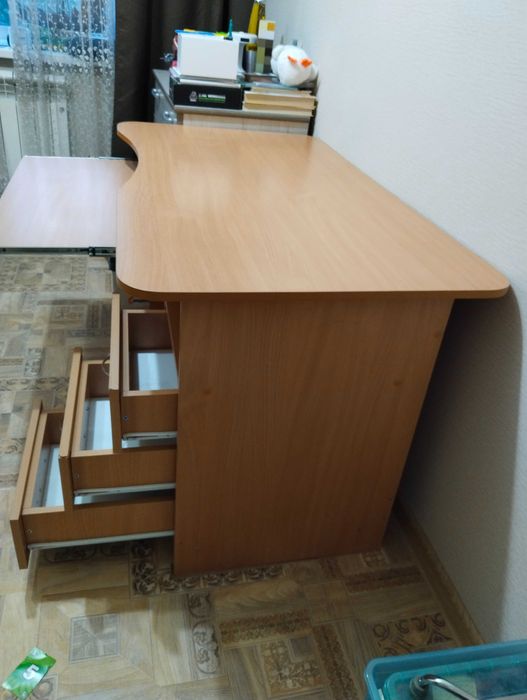 Стол компьютерный