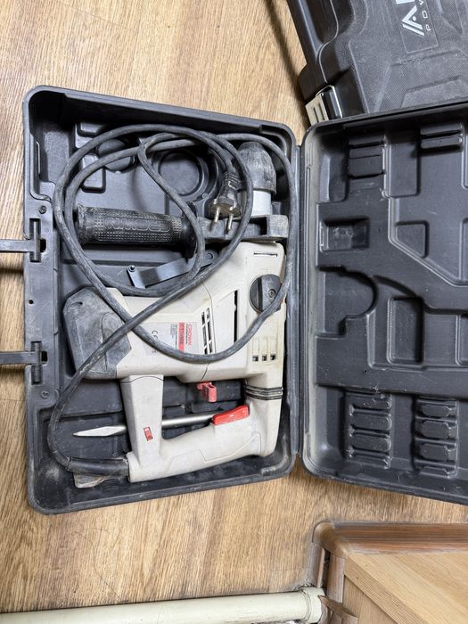 Перфоратор Crawn ( гШымкент Республики 40/34) лот: 926/250