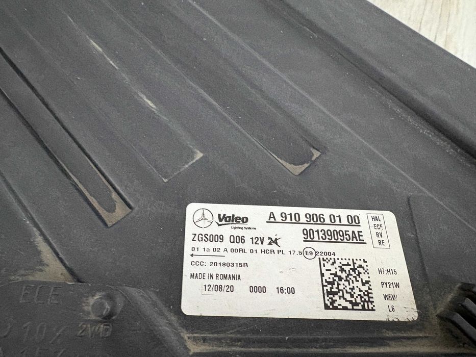 Far dreapta Mercedes Sprinter dupa 2018 cod A9109060100 ORIGINAL