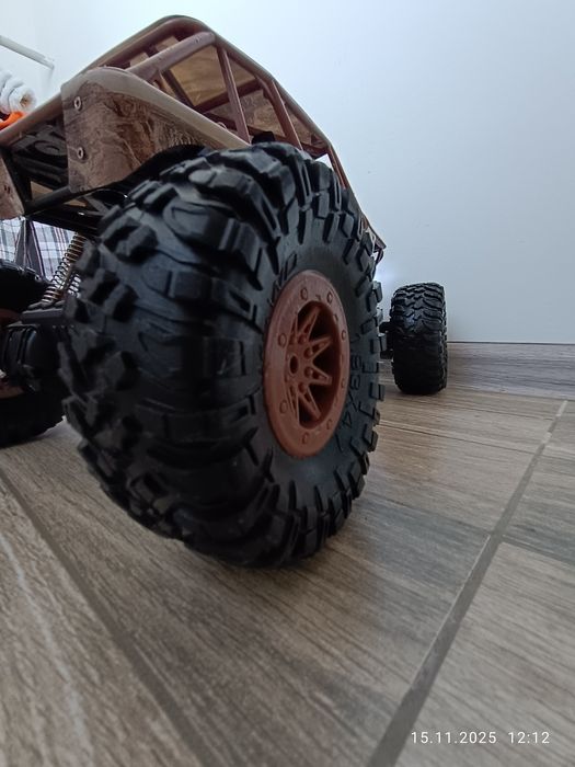 Продам радиоуправляемую машинку