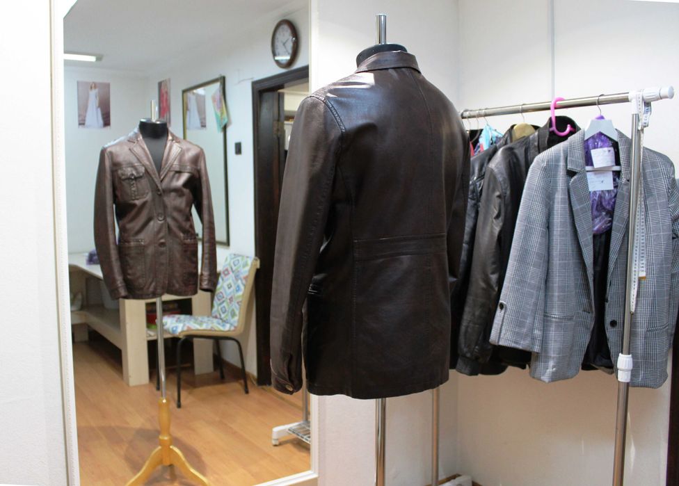 Ремонт кожаной куртки. Укоротить рукава, перешить