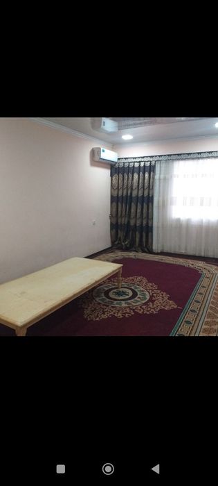 Тошкентда Абу Сахий Бек Топи Савдо Мажмуасини Олдида УчасткаСтудентлар