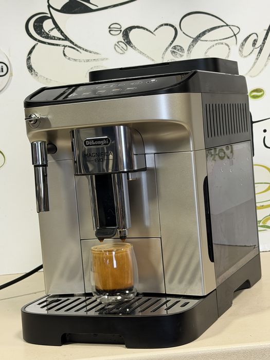 Кафемашина кафе автомат delonghi magnifica EVO с гаранция