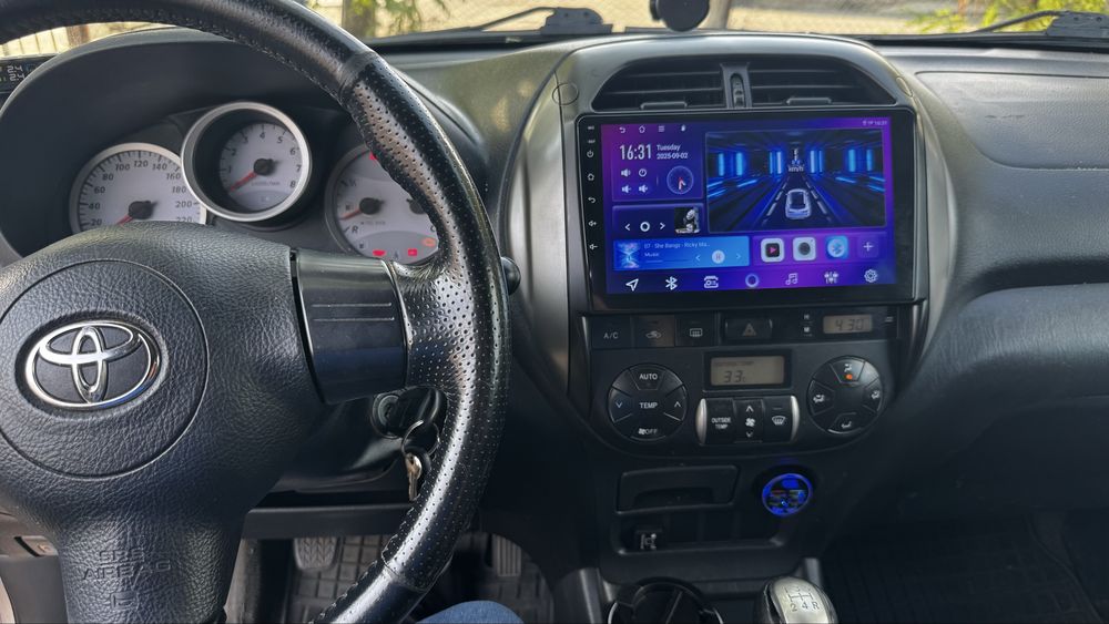 Toyota RAV4.   XA20