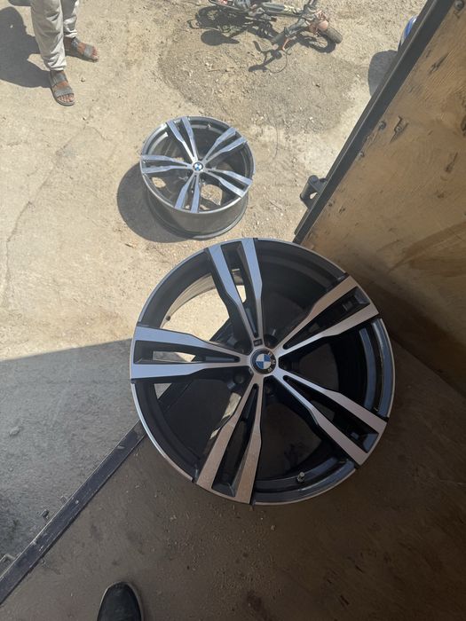 Диск с летними шинами на Range Rover