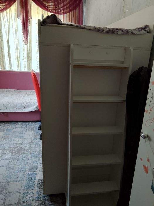 Двухярустная кровать со столом