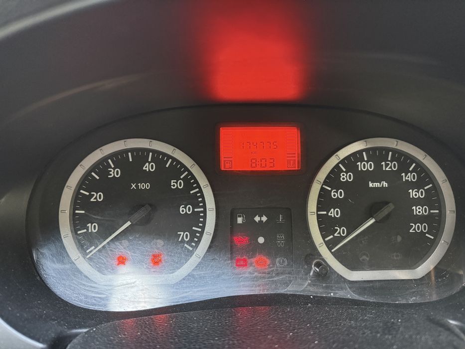 Inchiriez Dacia Logan 60 lei/zi