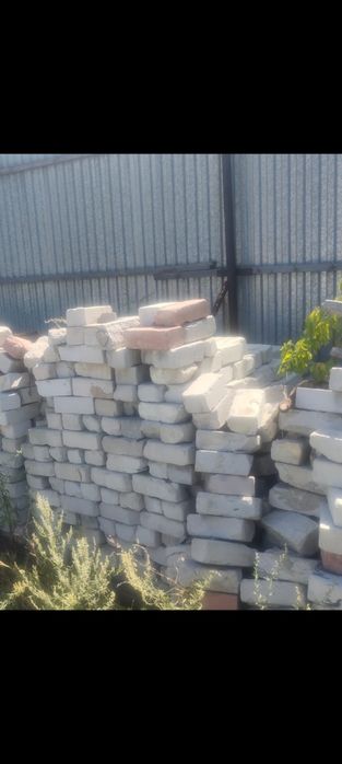 Продам  кирпич б/у  и стеновые панели