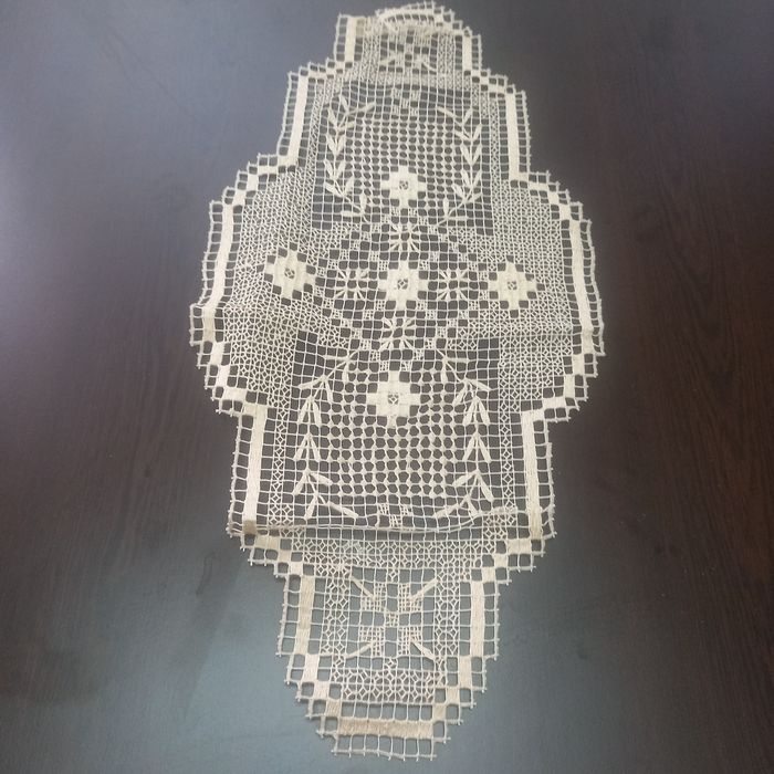 Плетена покривка за маса