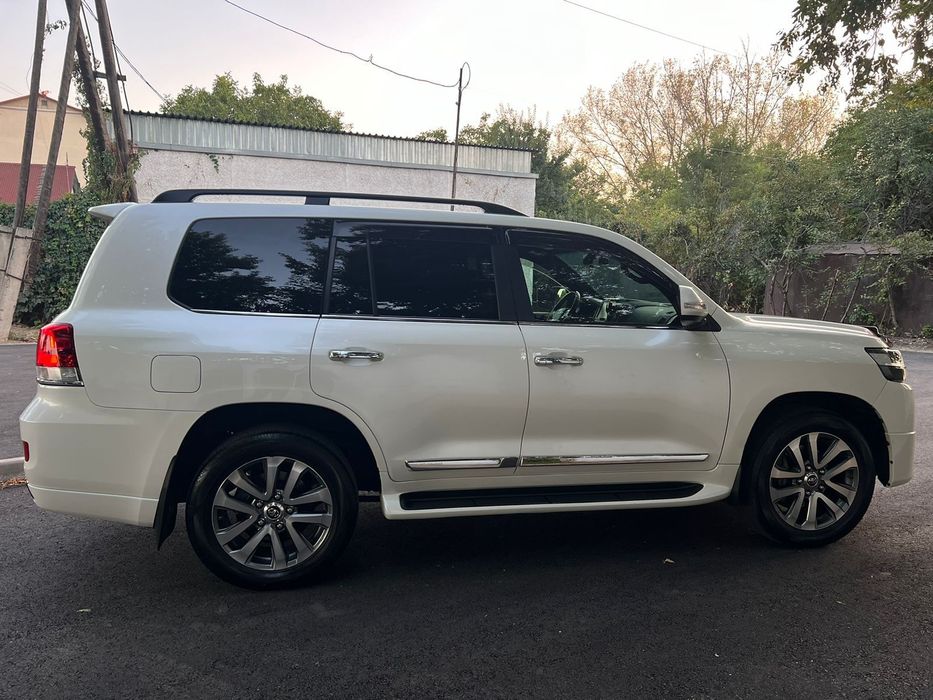 TOYOTA land cruiser 200