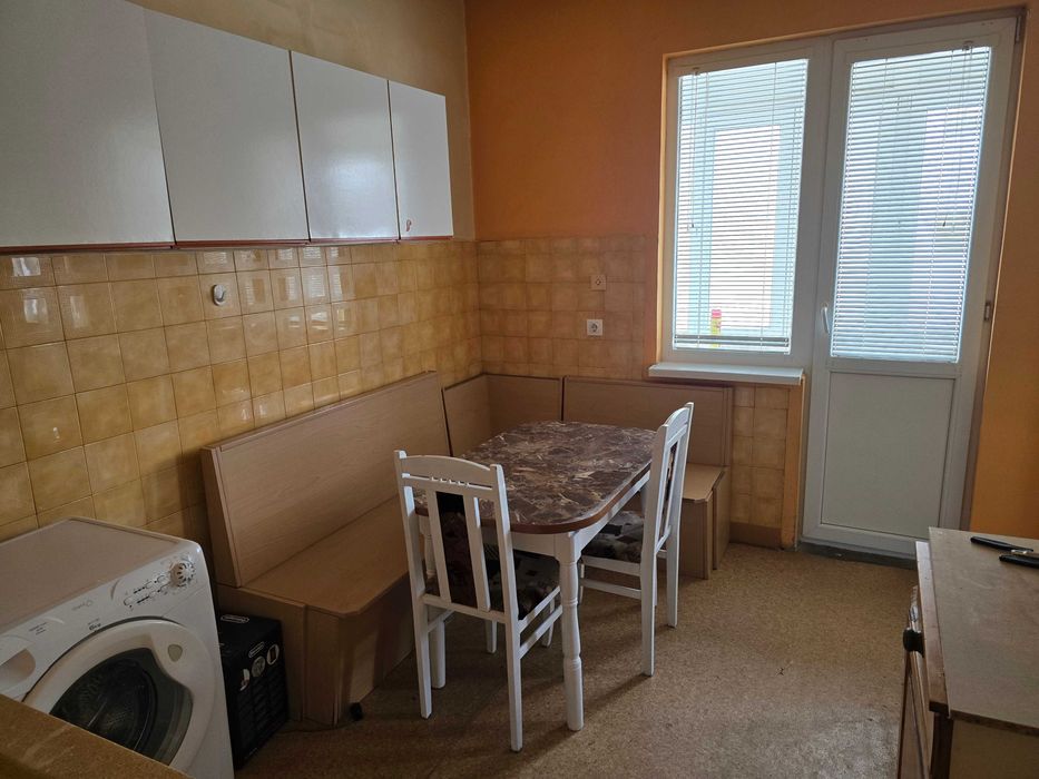 Дава се под наем Тристаен апартамент в Добрич, Център - 90 кв.м за 280 € - Снимка #2