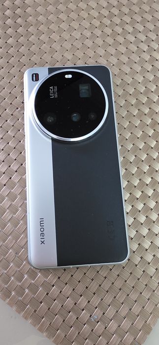 Xiaomi 15 ultra impecabil.