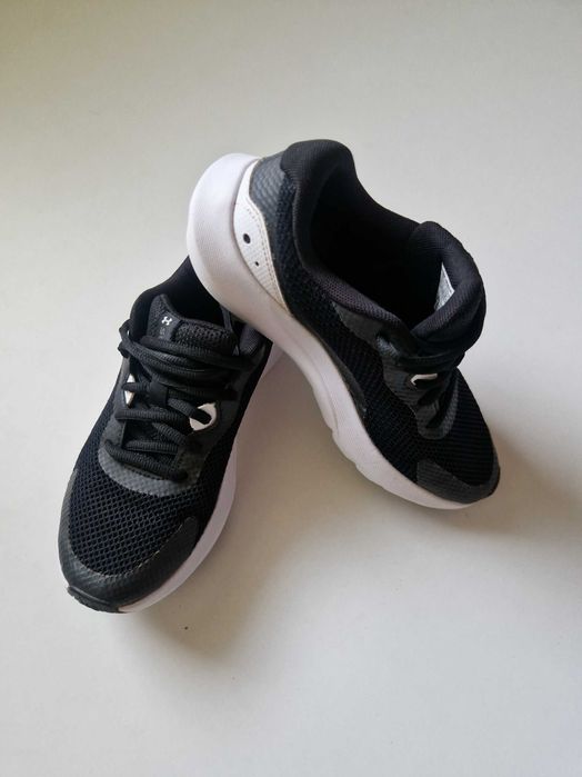 Under Armour Surge 3 оригинални маратонки