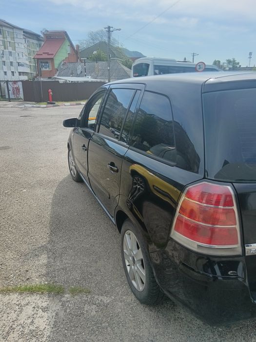 Vând Opel Zafira