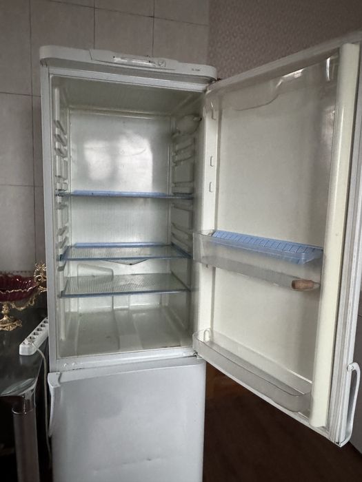 Холодильник Indesit