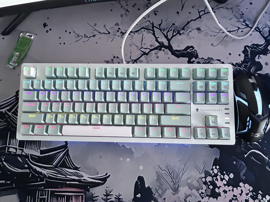 Продам клавиатуру Thunderobot