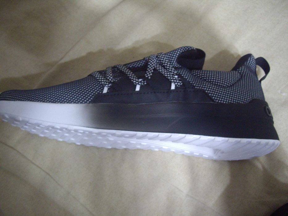 Чисто нови маратонки