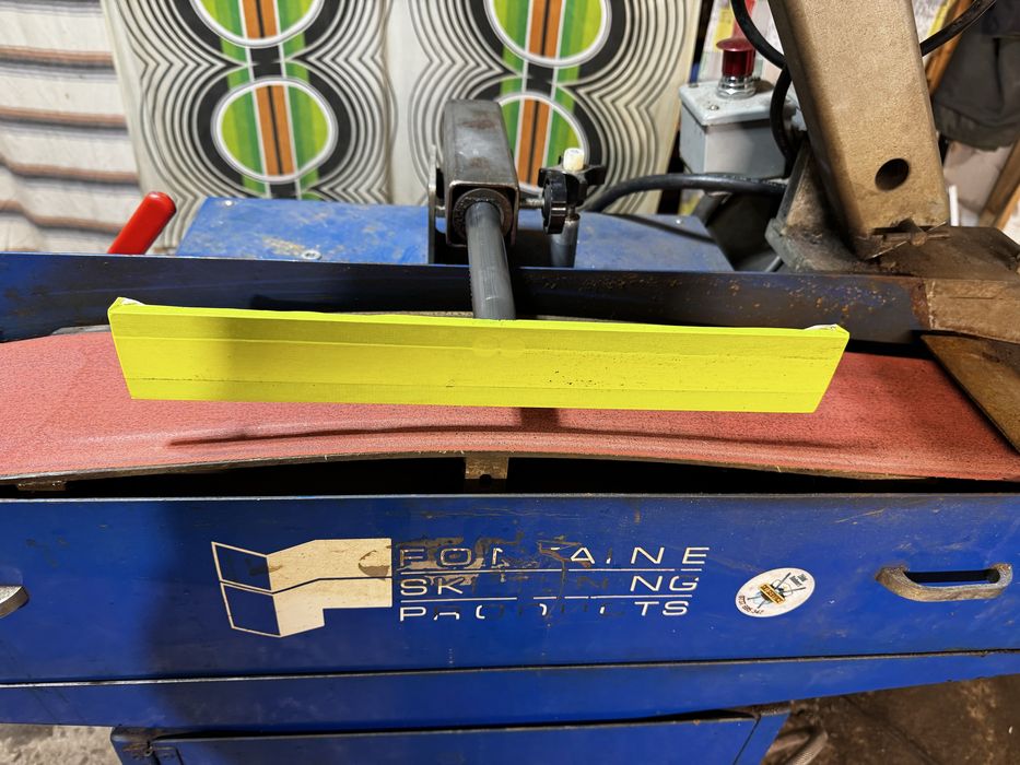 Masina slefuit schiuri