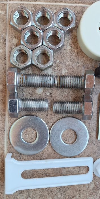 Лот болтове пирони шестограми и разни други нови неща за 5лв общо