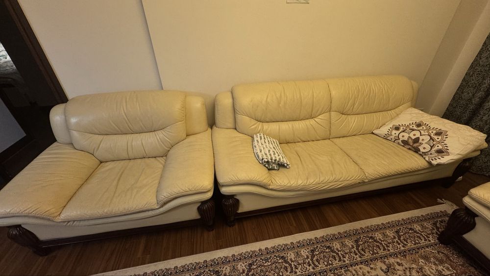 Кожанные диваны и кресло