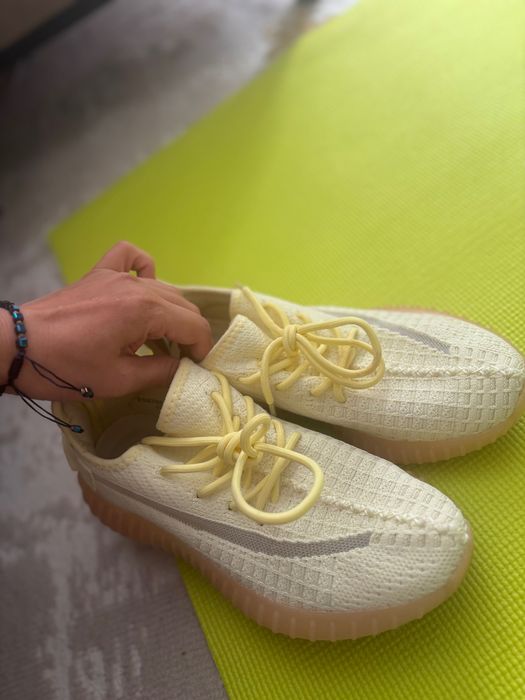 Кроссовки женские