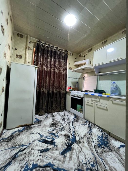 Киргили 24-мактаб якинида 4/1 этаж 1 хона уй ижарага берилади