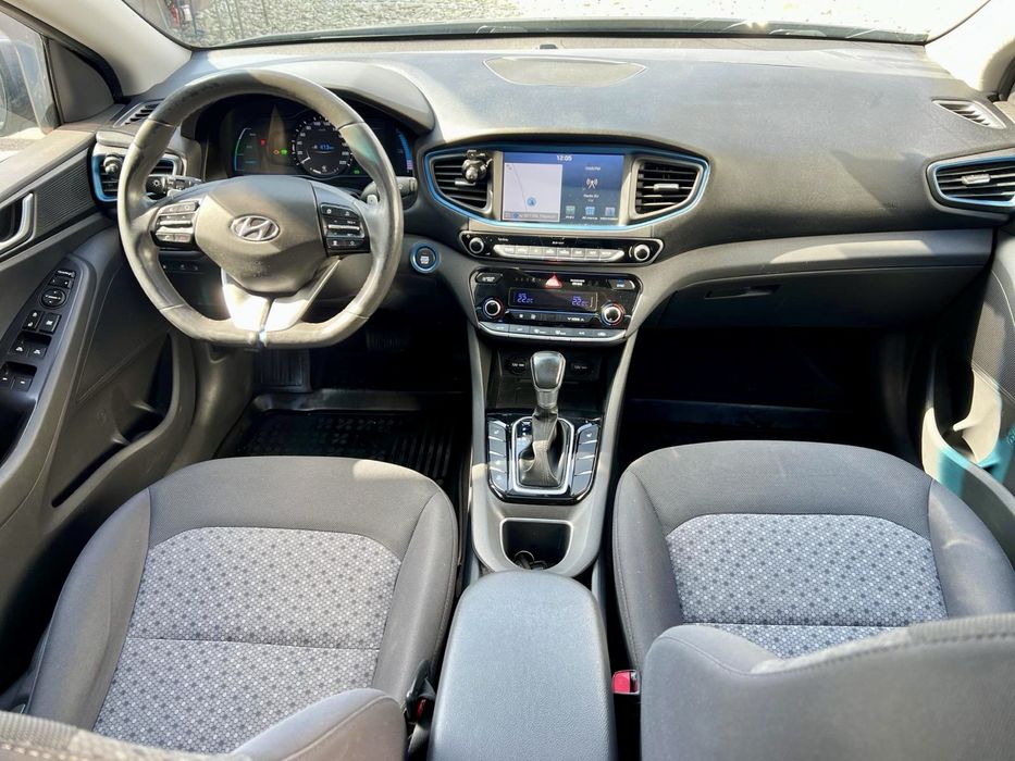Hyundai Ioniq plug in hibrid, avariat, AVARIATE