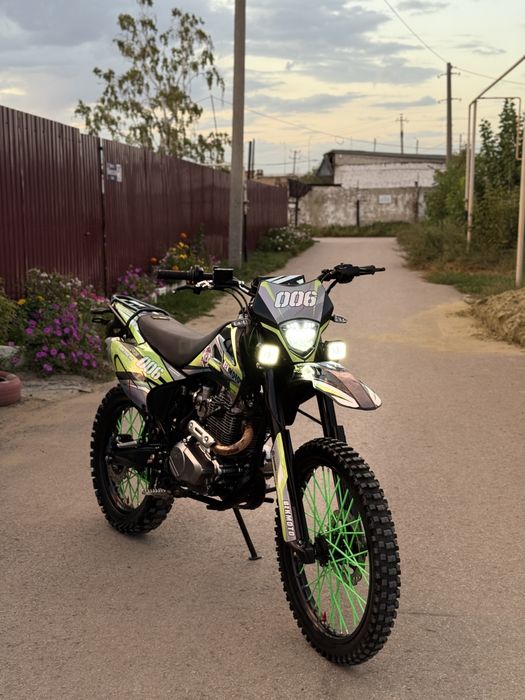 Продам мотоцикл 250 кубов эндуро