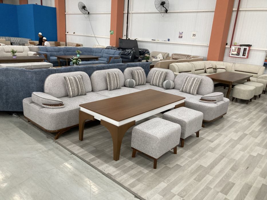 Ugalok mexanizmli 4.50×2.50 m zamonaviy divan sotiladi oyogi yongoq
