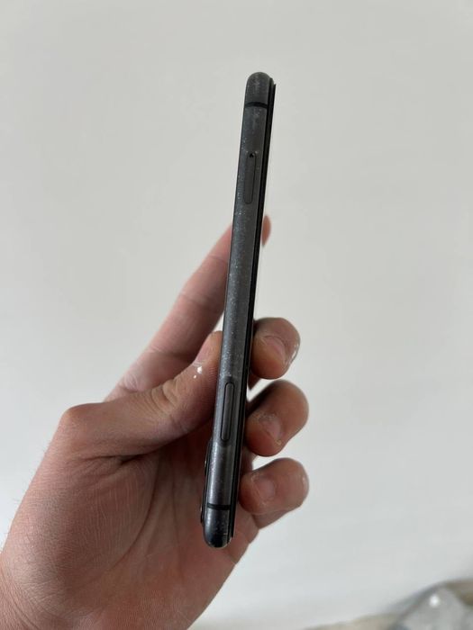 iPhone 11 в хорошем состоянии