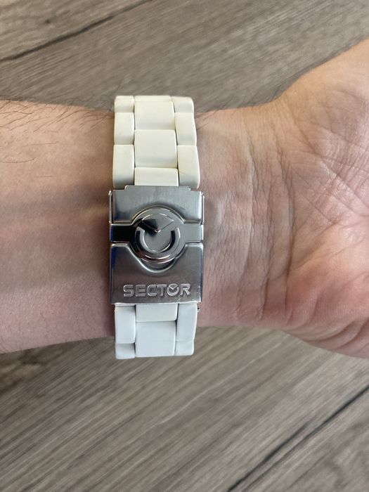 Часовник Sector два модела ( цената е обща )