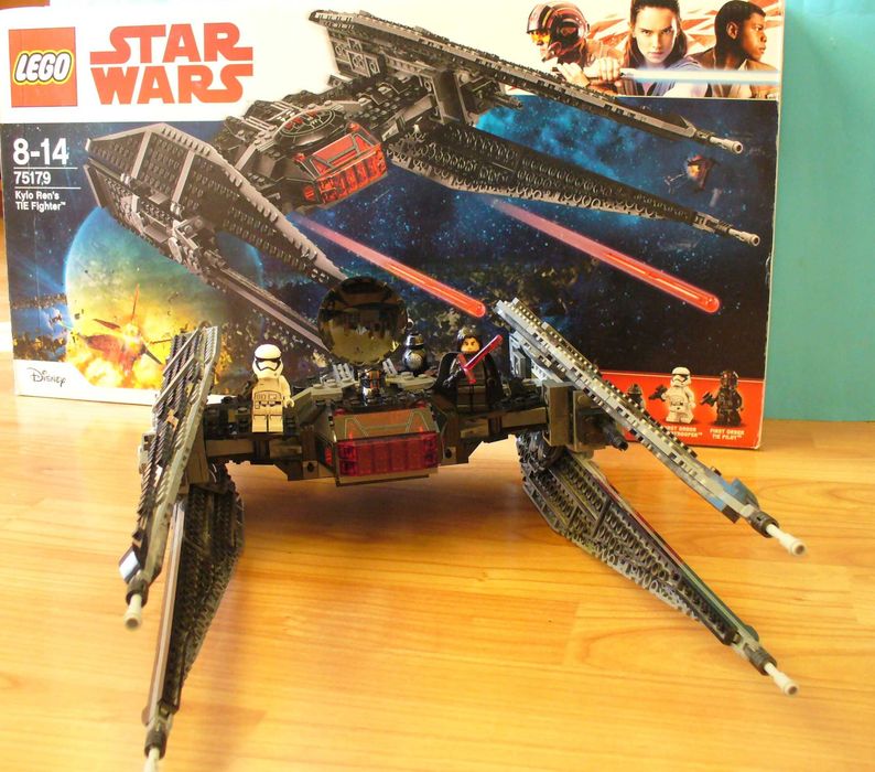 LEGO Star Wars - модели 75190 и 75179