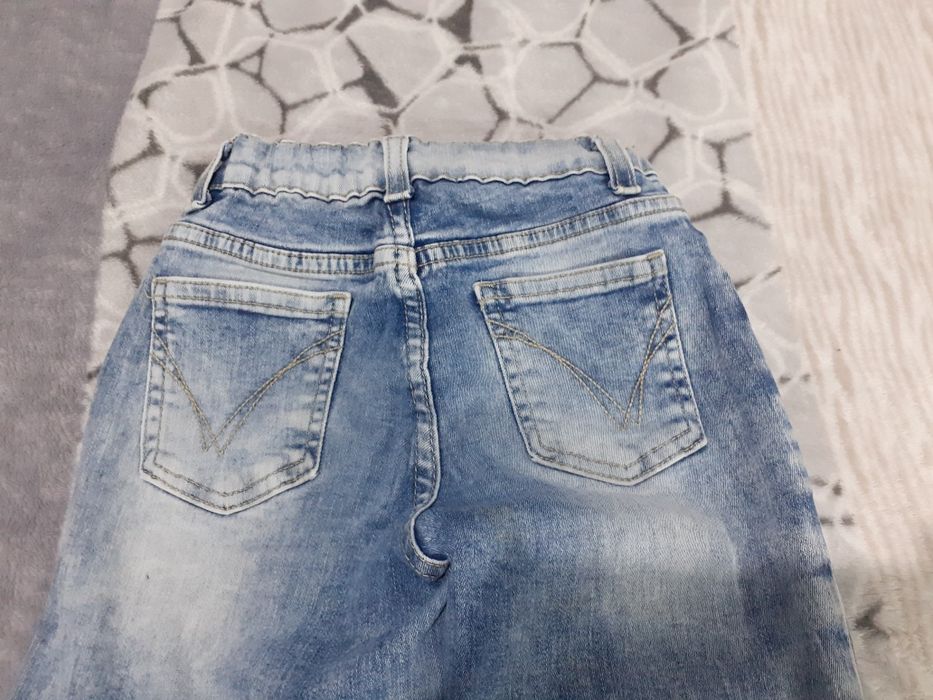 Джинсы на девочку5- 6- 7 лет