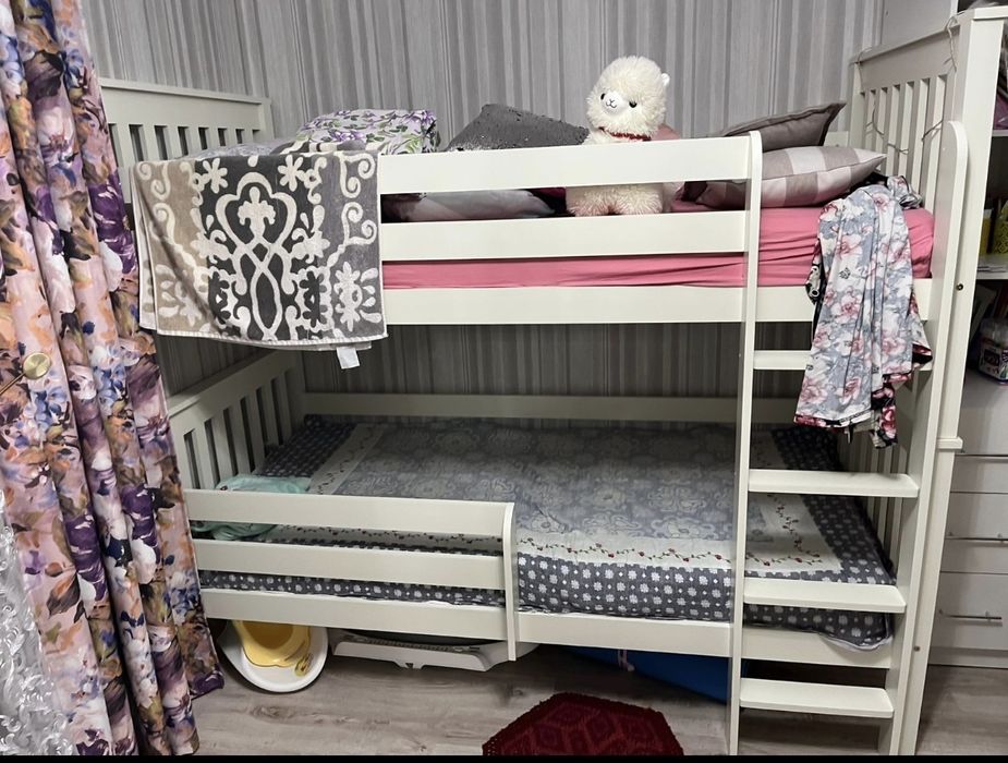 Кровать детская с матрасами