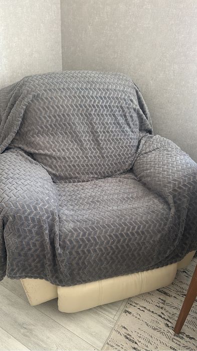 Продам кресло ,кожа ,качалка ,