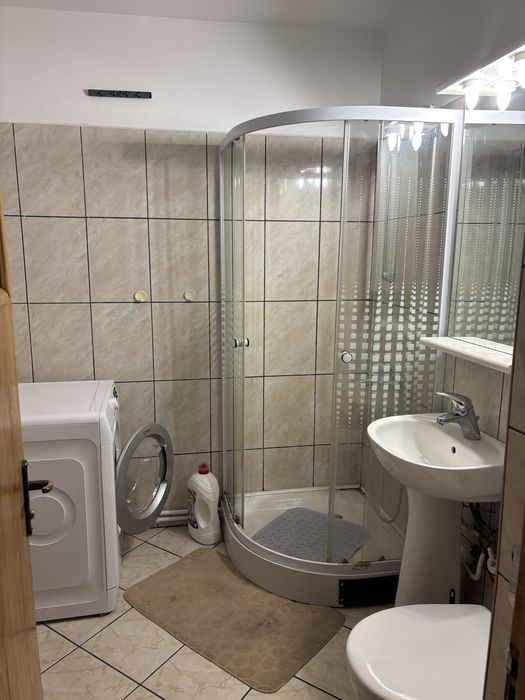 Inchiriez apartament 2 camere , zona centrala