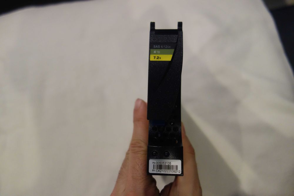 Продавам диск DELL EMC 005053105 4 TB SAS Disk 0B36105