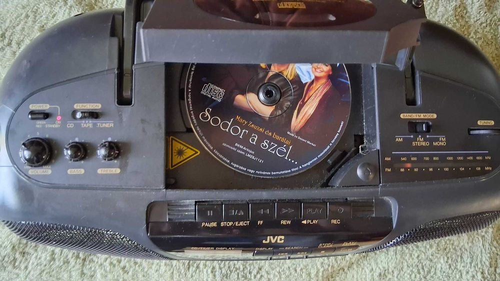 Radiocasetofon cu CD JVC