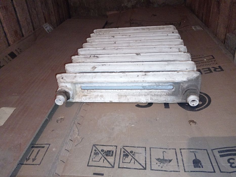 Продаю радиатор отопления чугунный