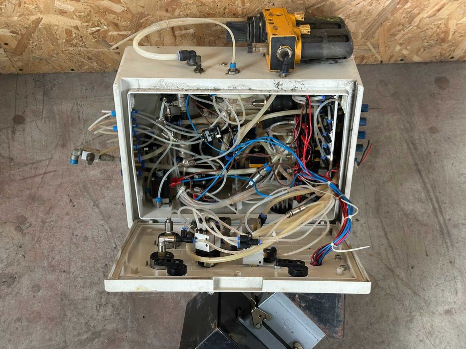 Tablou electric echipat de comanda si distributie