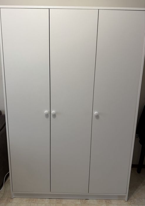 Продам  шкаф в детскую